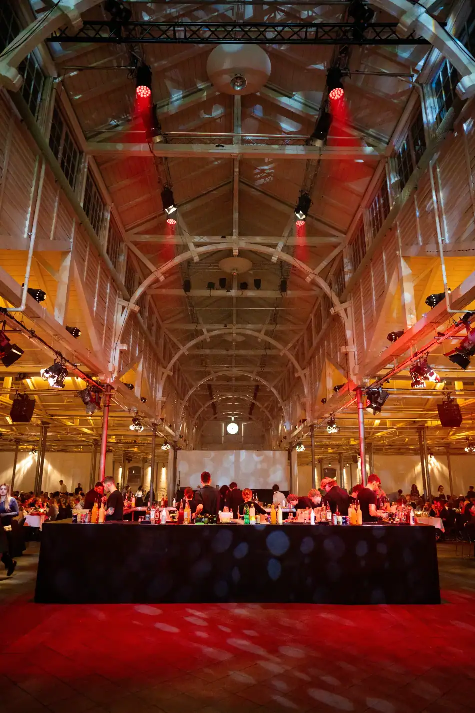 bartender-set-up-i-lokomotiv-værksted